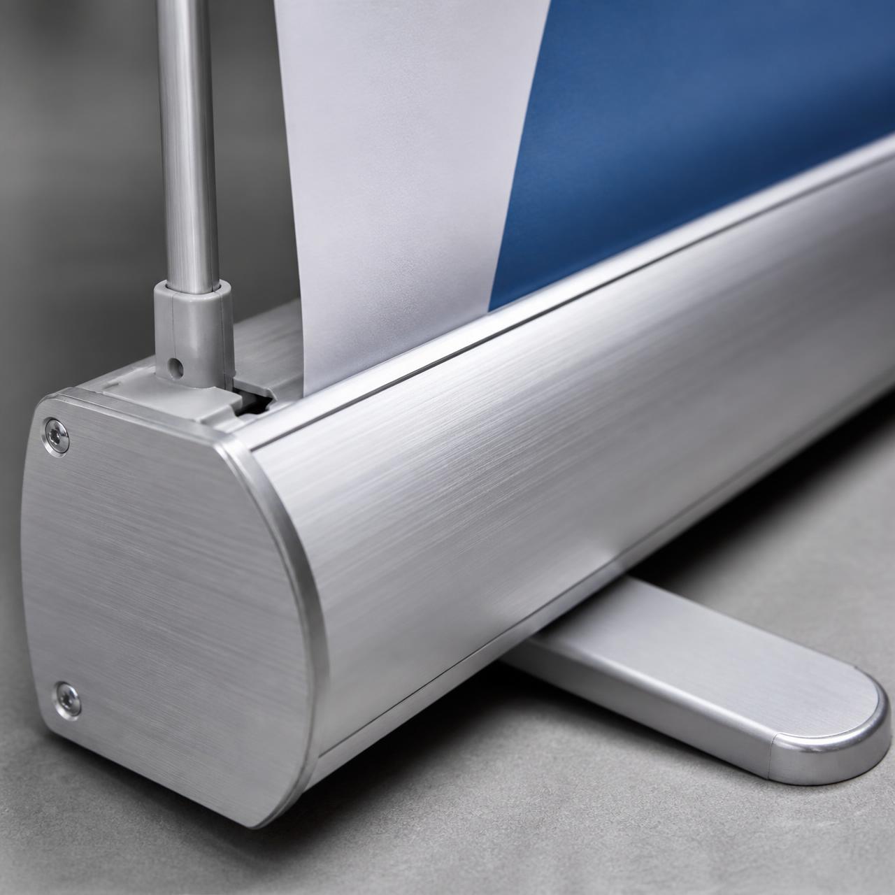 Pull-up banner aluminium base close-up